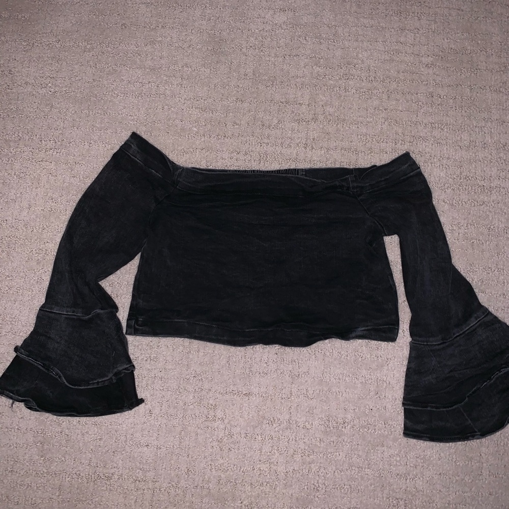 black quarter sleeve crop top